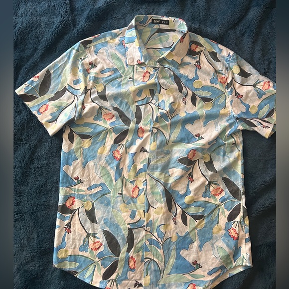 ROMWE Blue Button Up Short Sleeve Men's Shirt - Size M - Blue Floral Hawaiian - Picture 1 of 3